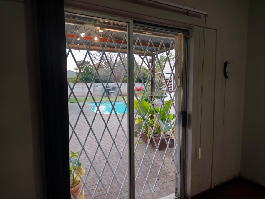 5 Bedroom Property for Sale in Wilgehof Free State